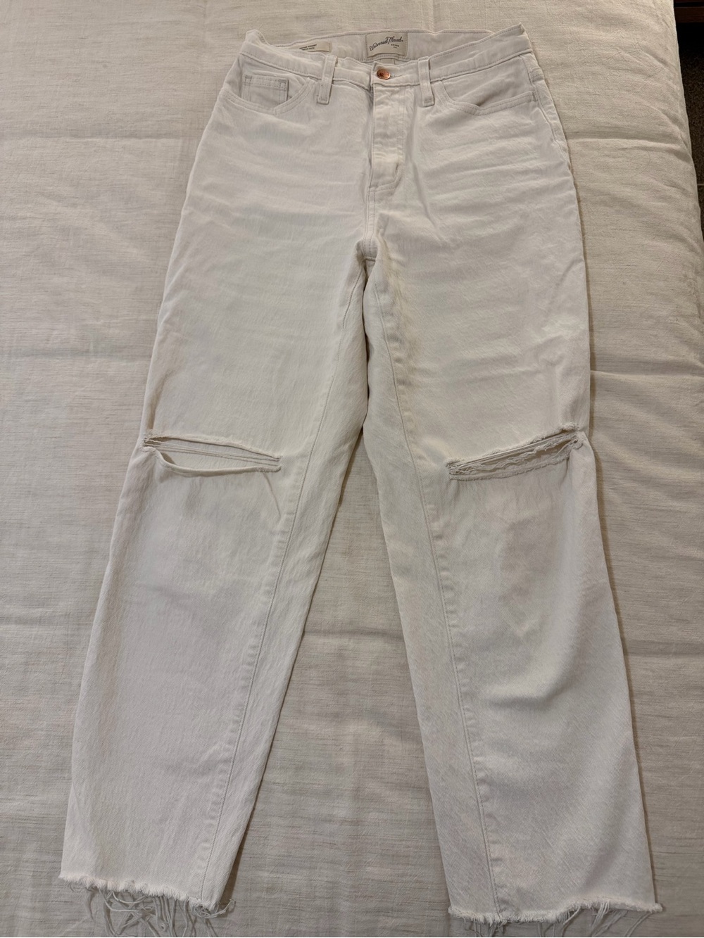 Universal Thread White Straight-Leg Distressed Jeans